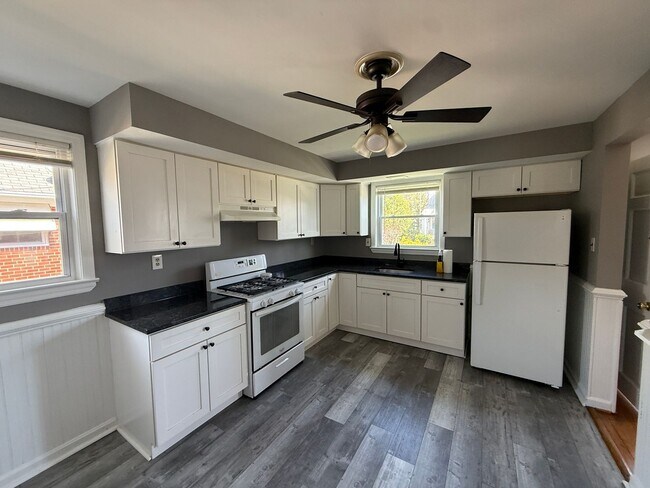 Building Photo - 6008 1/2 BURGESS AVE