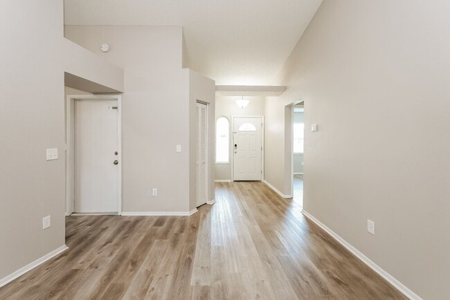 Building Photo - 914 Axlewood Cir