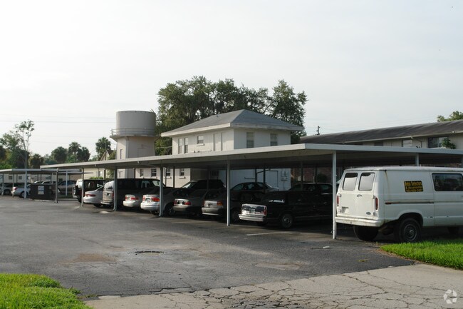 Foto del edificio - Town & Lake Garden Apartment