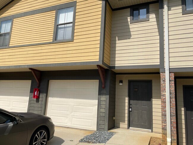 Foto del edificio - 2310 Timber Oak Ln