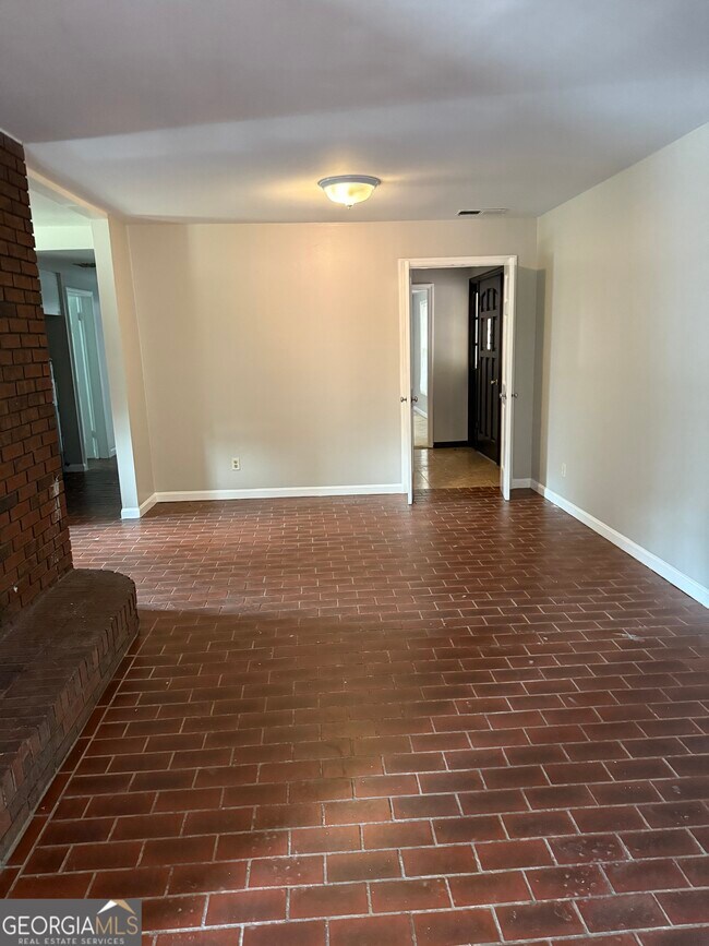 Building Photo - 1780 Elmwood Cir