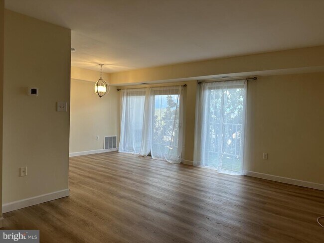 Building Photo - 5250 Valley Forge Dr
