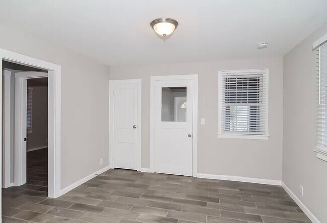 Building Photo - 523 Worthmore Dr