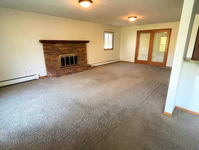 Building Photo - 4380 Parklawn Ave
