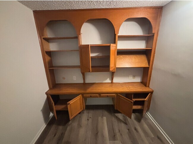 Building Photo - 1626 N Poinsettia Pl