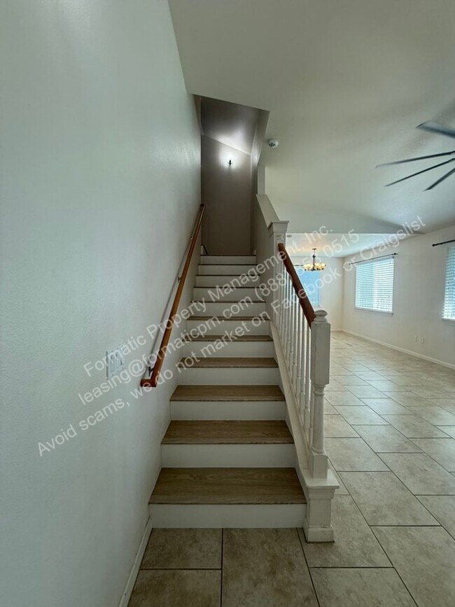 Building Photo - 1295 Kukulu St