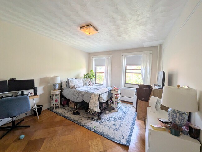 Foto del edificio - 30 Claflin Rd