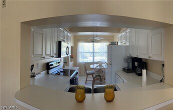 Building Photo - 185 Grand Oaks Way
