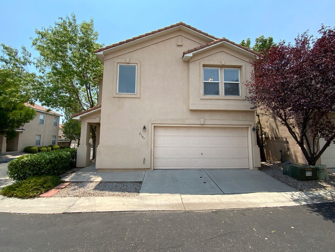 Primary Photo - 3 Bedroom Home Available In Gated Communit...
