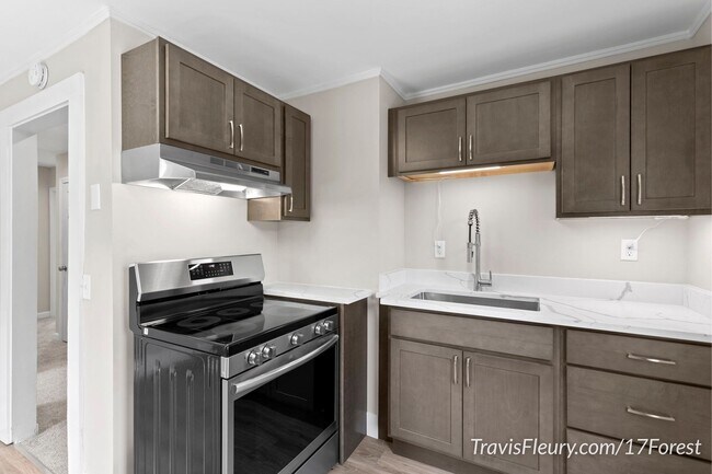 Eat-in Kitchen - 17 Forest St