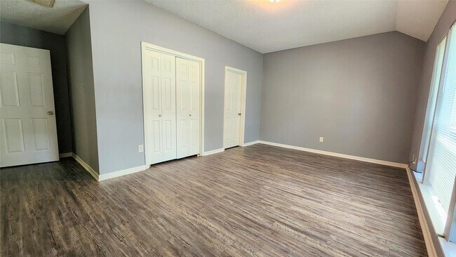 Foto del edificio - 4502 Hickory Downs Dr