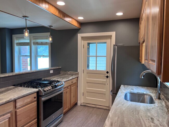 Foto del edificio - Charming 3Bed/1.5Bath in North Harford Road