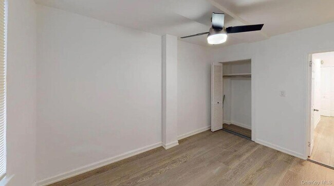 Foto del edificio - 1053 E 222nd St