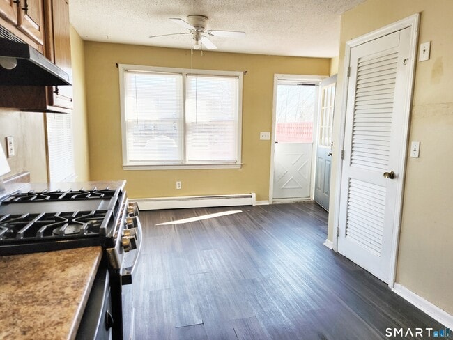 Foto del edificio - 164 Meadowview Ave