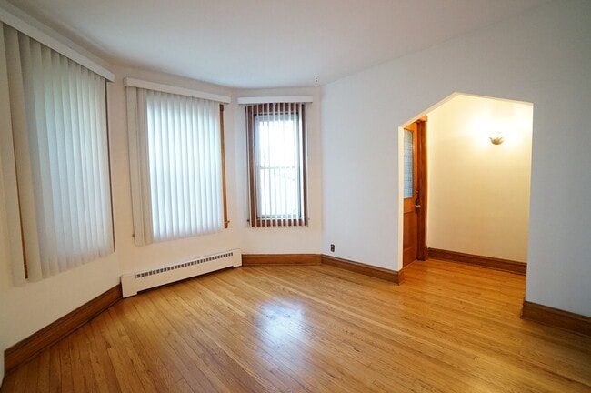 Building Photo - 3129 N Hamlin Ave
