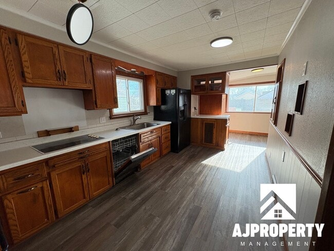 Building Photo - 213 W 39th St