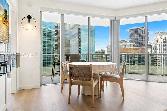 Building Photo - 1300 Brickell Bay Dr