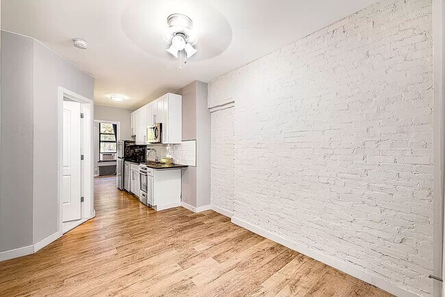 Building Photo - 448 W 46th ST