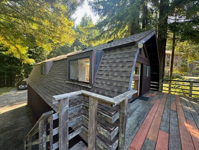 Foto del edificio - 6425 Elk River Rd