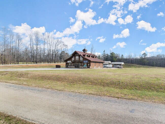 Foto del edificio - 2000 Antioch Church Rd