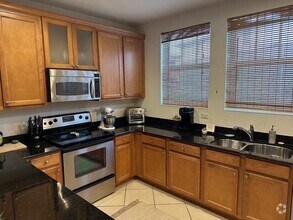 Building Photo - 590 Amador Ln