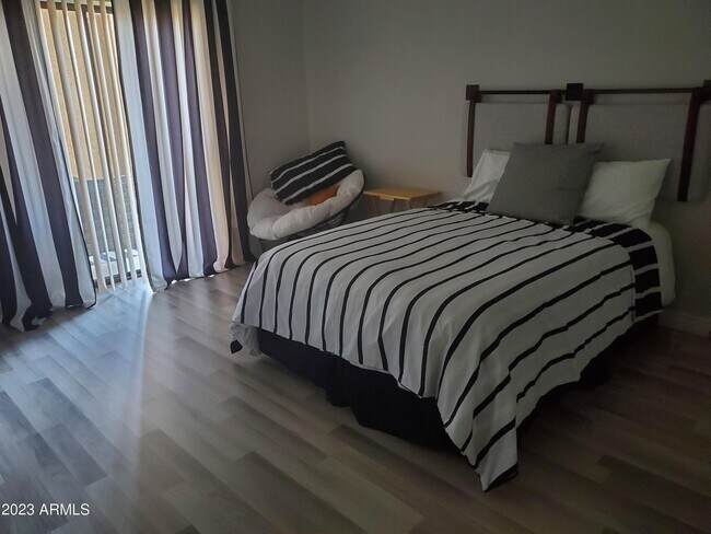 Foto del edificio - 3033 E Devonshire Ave