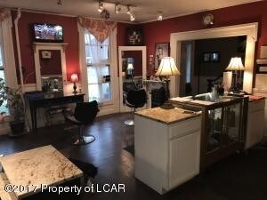 espacio de venta minorista - 303 Wyoming Ave