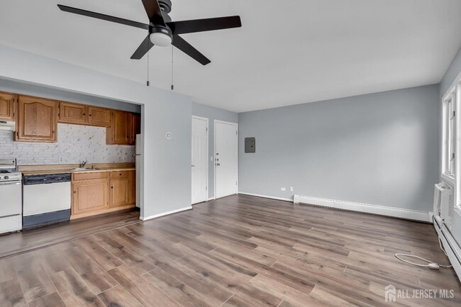 Foto del edificio - 1595 E 2nd St