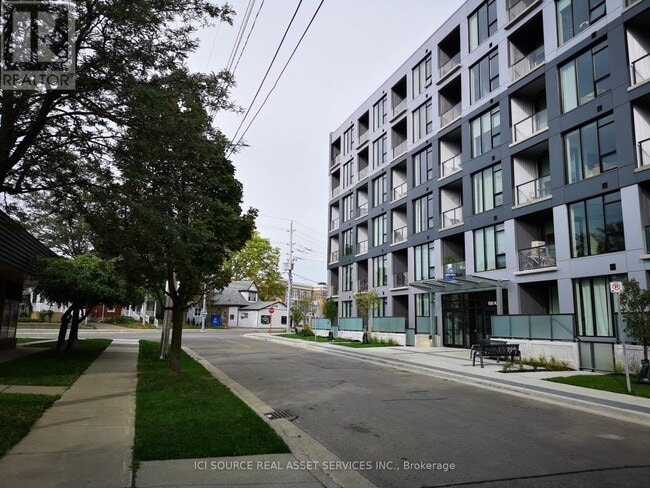 Building Photo - 690 King St W