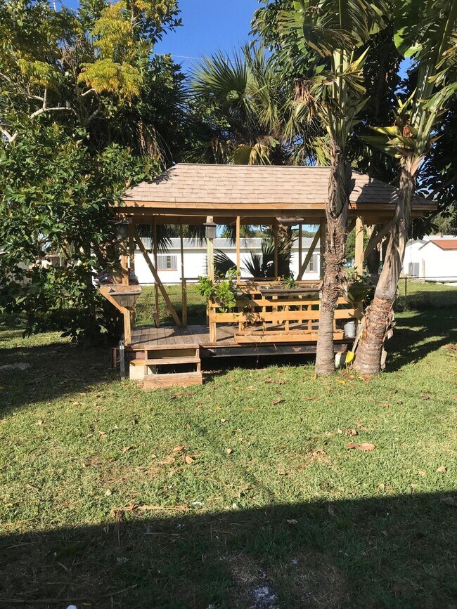 Foto del edificio - 132 W Suwannee Ln