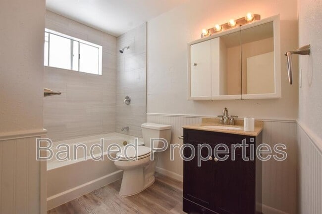 Building Photo - 470 N 200 W