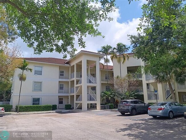 Building Photo - 2901 Riverside Dr