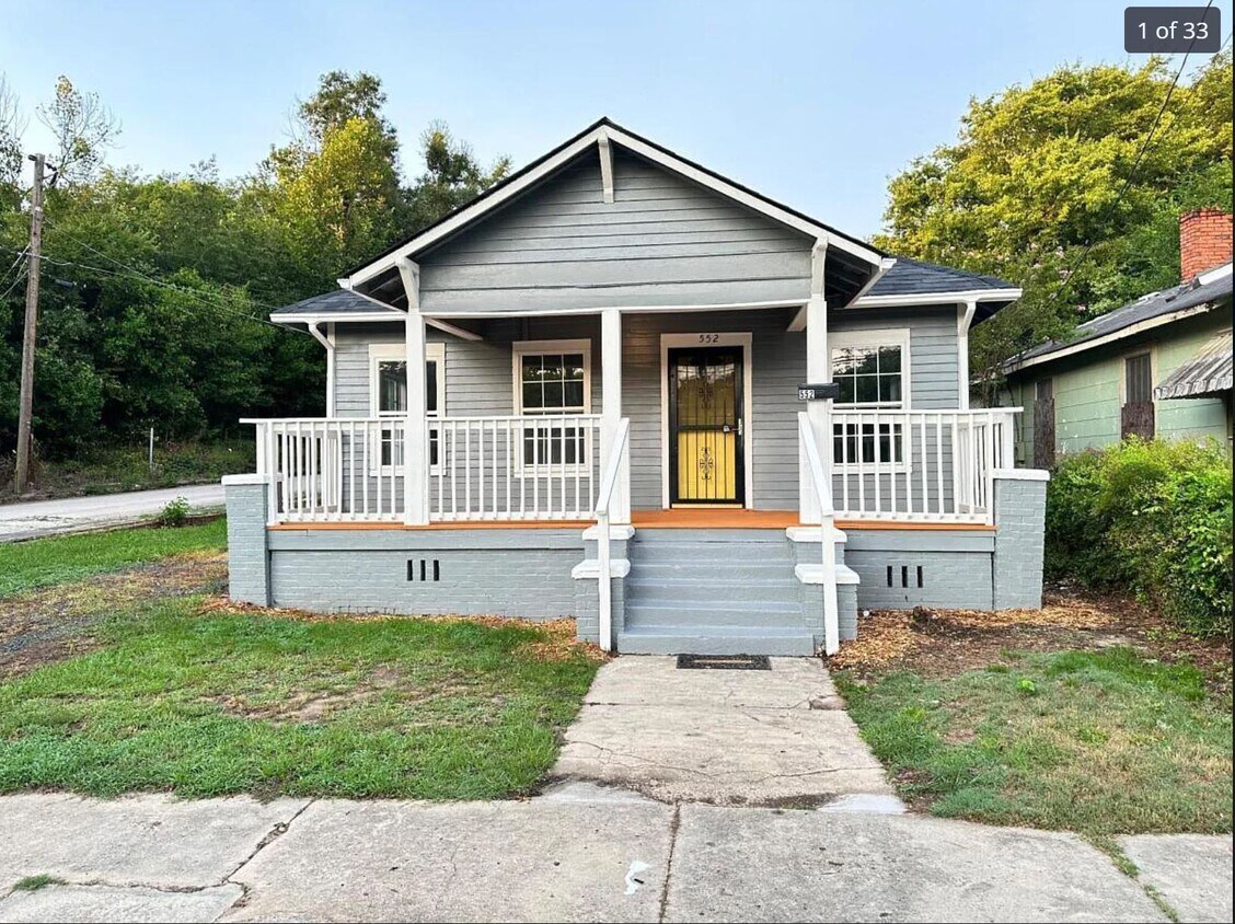 Primary Photo - 552 Giles St