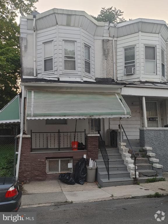 Building Photo - 210 N Avondale St