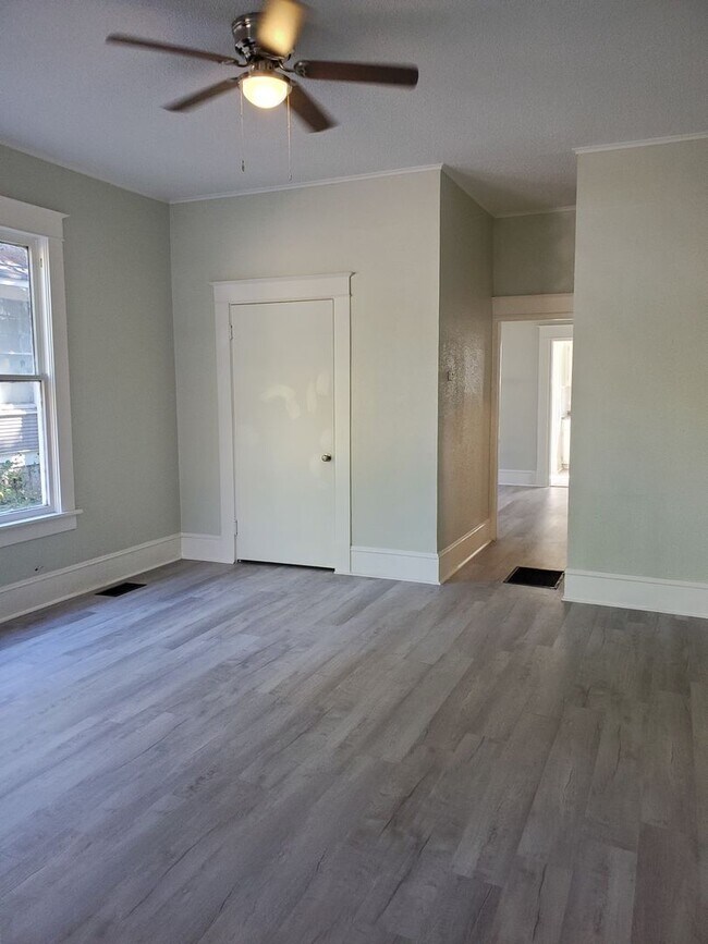 Building Photo - HIGHLAND APARTMENTS AVAILABLE FOR LEASE - ...
