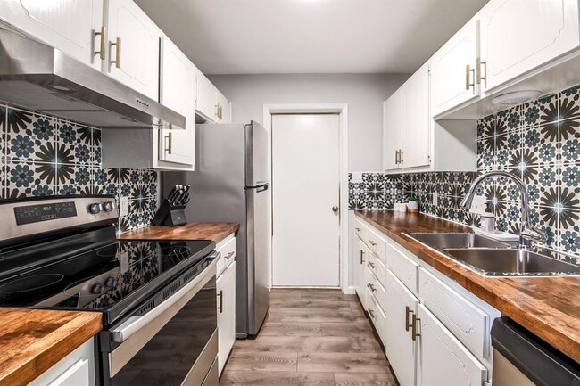 Building Photo - 11118 Wandering Way