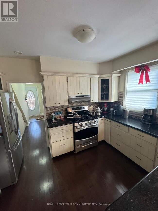 Building Photo - 96 Gurnett St