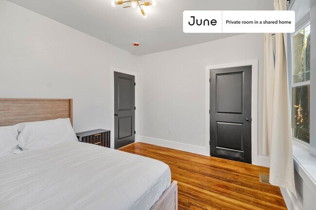 Building Photo - Room in Shared 5 bed/2 bath home in Roxbury