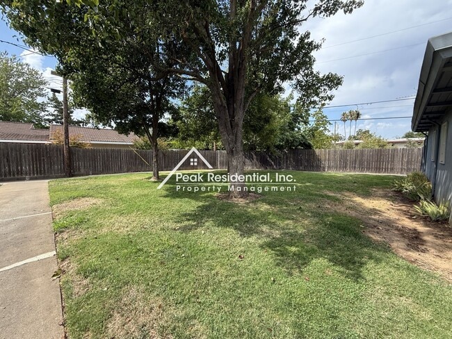 Building Photo - Charming 2bd/1ba Patio Home with Garage in...