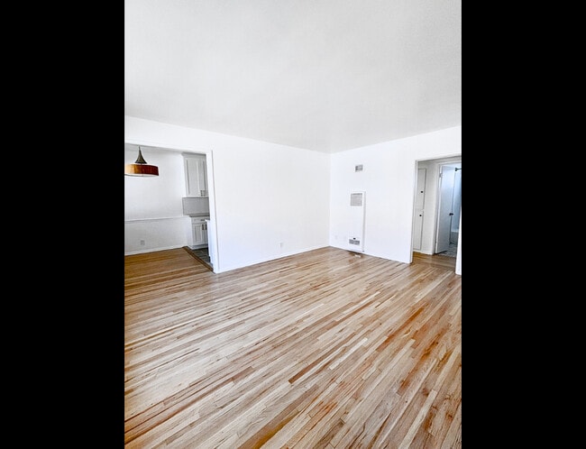 Building Photo - 113 N. Parish Pl