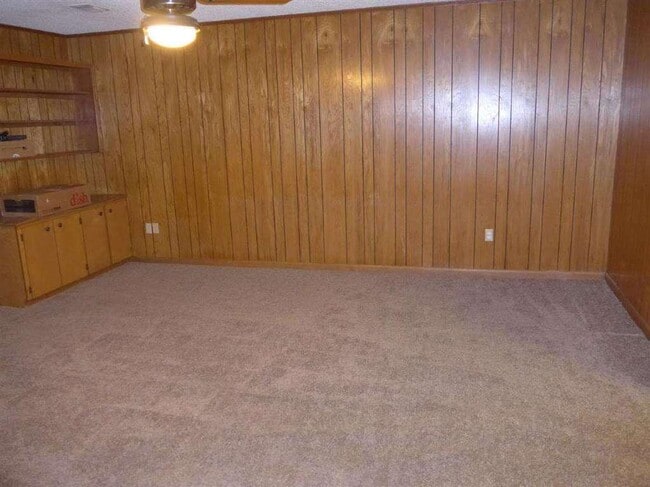 Building Photo - 2104 Parkside