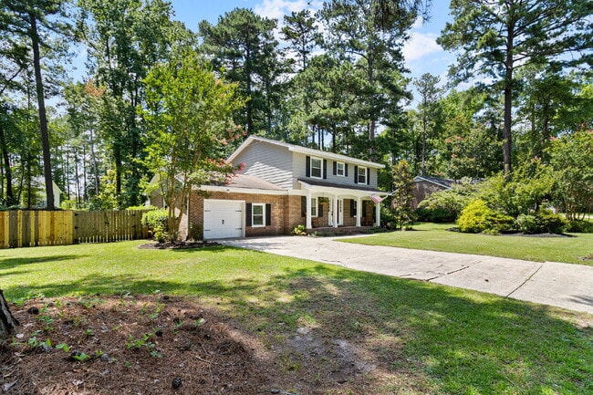 Building Photo - Spacious 4-Bedroom Haven with 3 Full Baths...