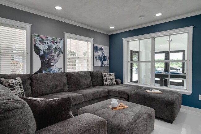 Foto del edificio - 6710 Myrna Dr