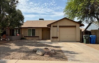 Building Photo - 3005 W Ross Ave