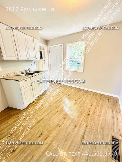 Building Photo - 2812 Riverview Ln