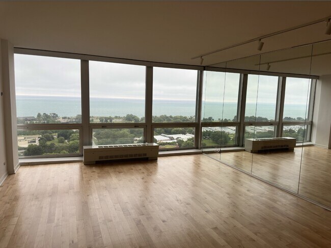 Foto del edificio - 2400 N Lakeview Ave