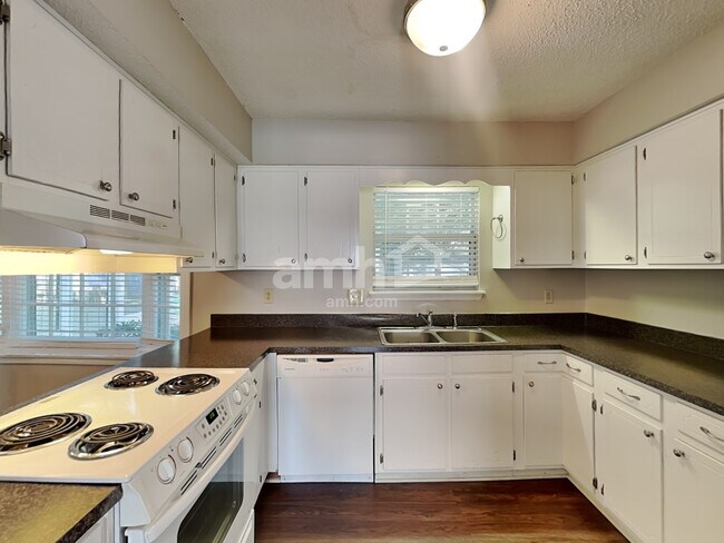 Foto del edificio - 12631 Delman Ln