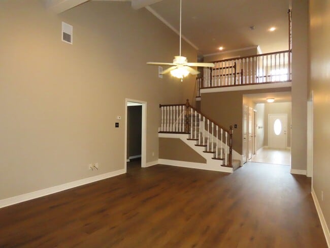 Foto del edificio - Stunning 3 Bedroom, 2 Story w/Bonus Room in South Tyler!
