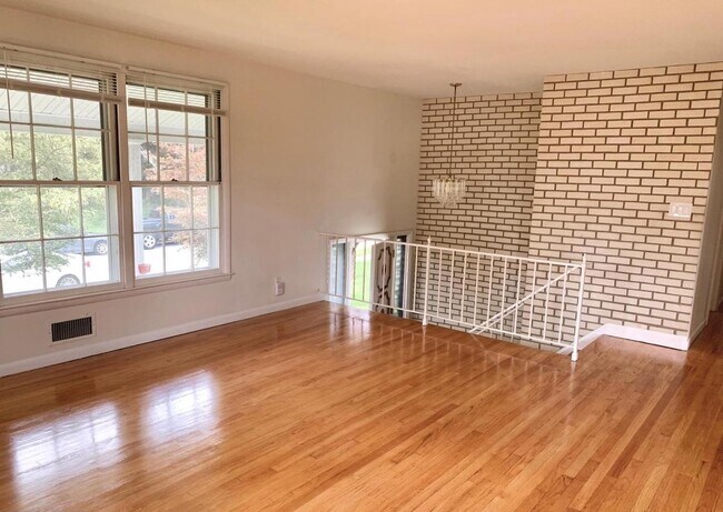 Building Photo - 808 Branford Cir