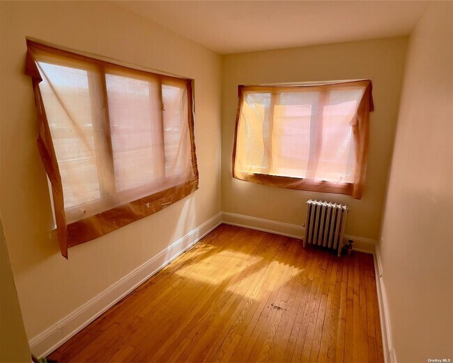 Building Photo - 115-04 Van Wyck Expy